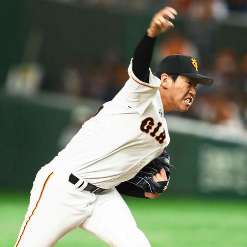 巨人対DeNA　巨人2番手で登板し力投する桜井（撮影・足立雅史）