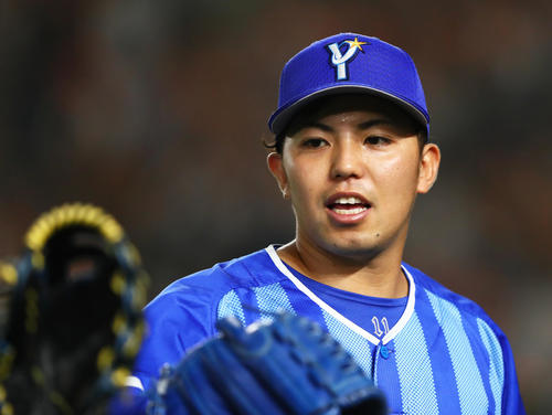 巨人対DeNA　5回裏巨人2死一、三塁、東は山本を遊ゴロに仕留める（撮影・足立雅史）