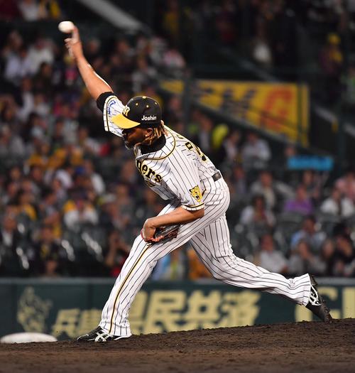 阪神対ヤクルト　阪神4番手のラファエル・ドリス（撮影・上田博志）