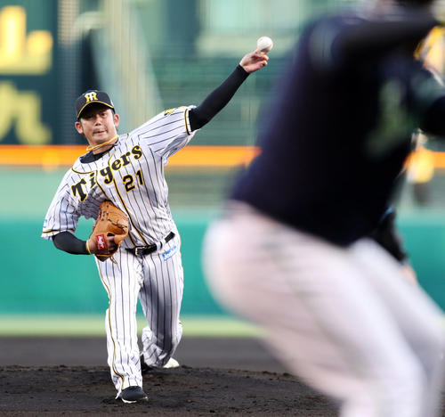 阪神対ヤクルト　先発し粘りの投球をみせる阪神岩田（撮影・前田充）