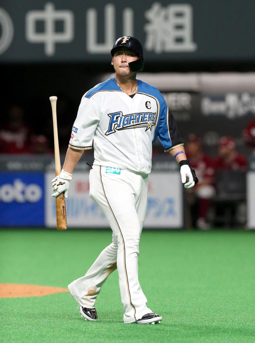 日本ハム対楽天　9回裏日本ハム1死二、三塁、中田は三振に終わる（撮影・佐藤翔太）