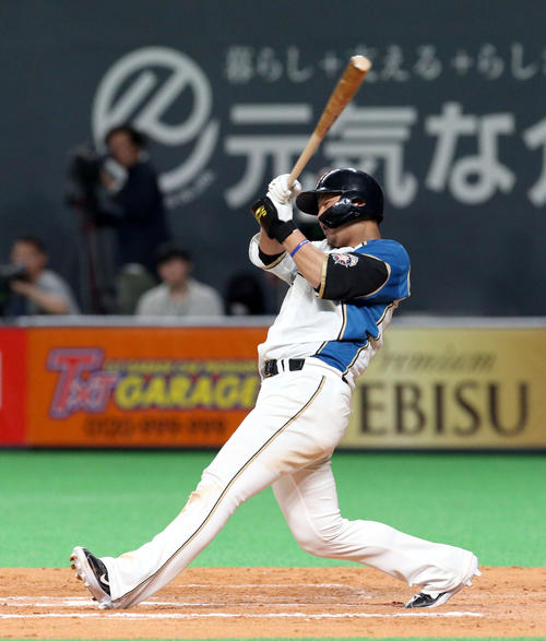 日本ハム対楽天　9回裏日本ハム1死二、三塁、中田は三振に終わる（撮影・佐藤翔太）