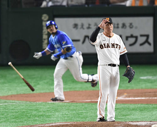 巨人対DeNA 6回表DeNA2死一塁、宮崎に左適時二塁打を浴びる桜井(撮影・鈴木みどり)