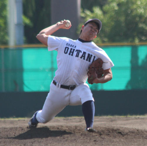 力投する大阪大谷大・米田（撮影・柏原誠）