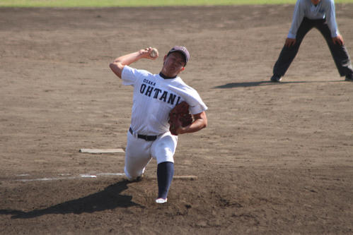 力投する大阪大谷大・米田（撮影・柏原誠）