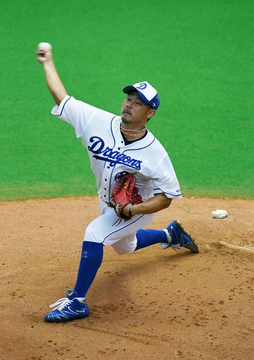 故障後初めて実戦形式の投球を行った松坂（撮影・前岡正明）