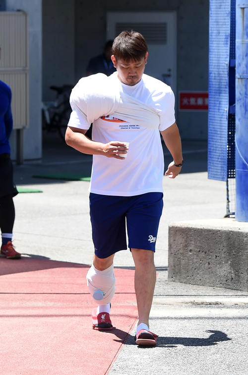 故障後初めて実戦形式の打撃投手を終えた中日松坂（撮影・前岡正明）