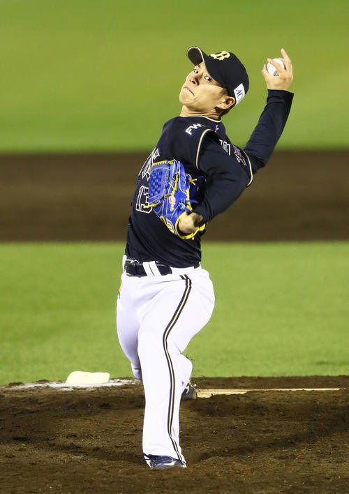 楽天対オリックス　力投するオリックス先発の山岡（撮影・足立雅史）