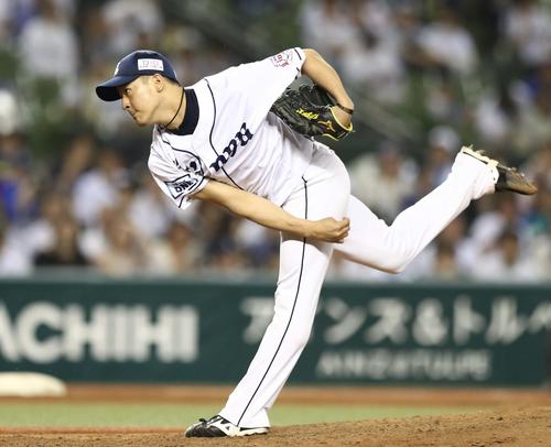 西武対日本ハム　6回から登板の平井（撮影・黒川智章）
