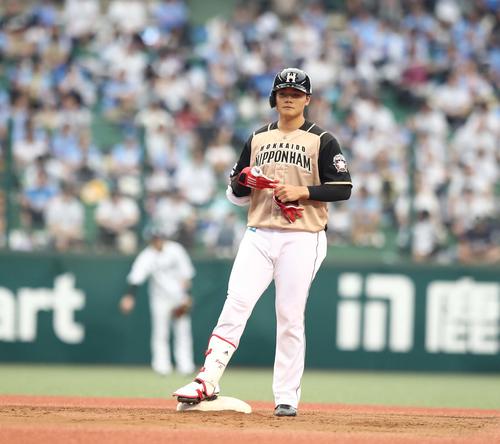 西武対日本ハム　4回表日本ハム2死満塁、右翼線に2点適時二塁打を放つ清宮（撮影・黒川智章）