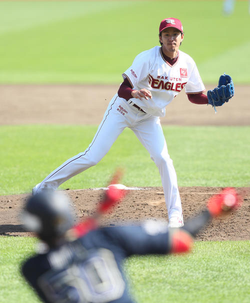 楽天対オリックス　3回表オリックス2死、岸は小田を空振り三振に仕留める（撮影・足立雅史）