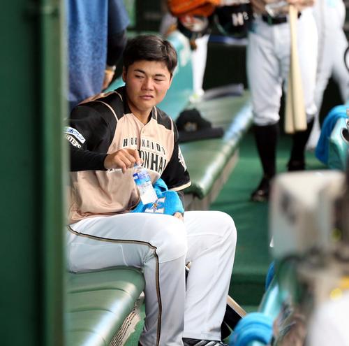 西武対日本ハム　試合後、連敗に渋い表情を見せる清宮（撮影・黒川智章）