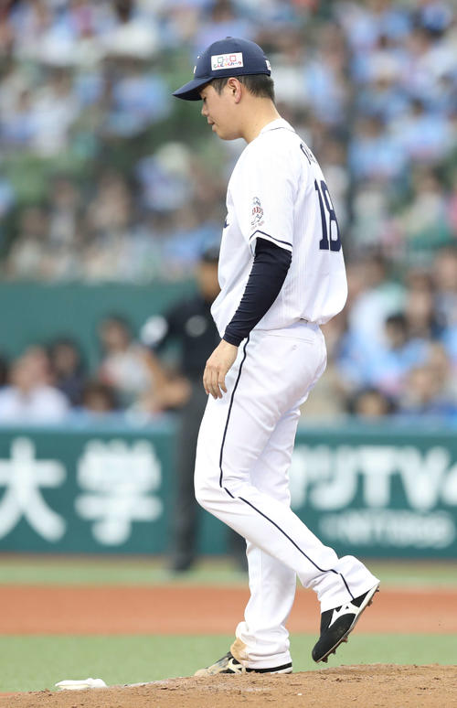 西武対日本ハム　4回表日本ハム2死二、三塁、平沼に2点適時三塁打を浴び、うつむく多和田（撮影・河野匠）