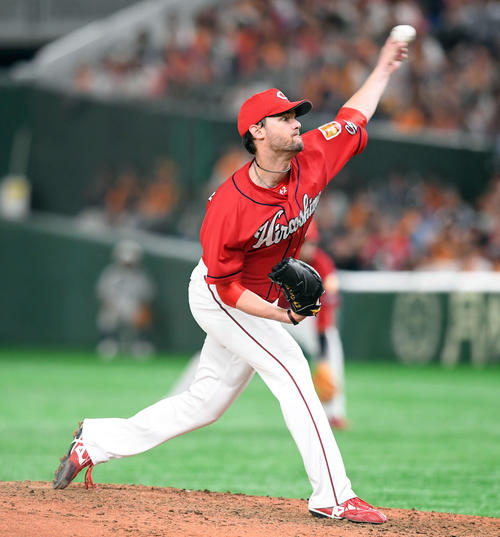 巨人対広島　今季4勝目、通算50勝を挙げた広島のジョンソン（撮影・たえ見朱実）