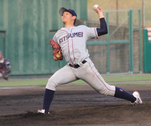 力投する立命大・坂本（撮影・柏原誠）