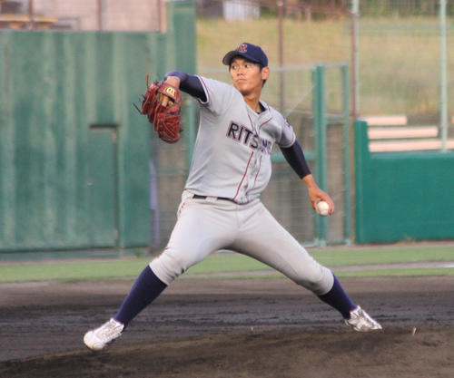 力投する立命大・坂本（撮影・柏原誠）