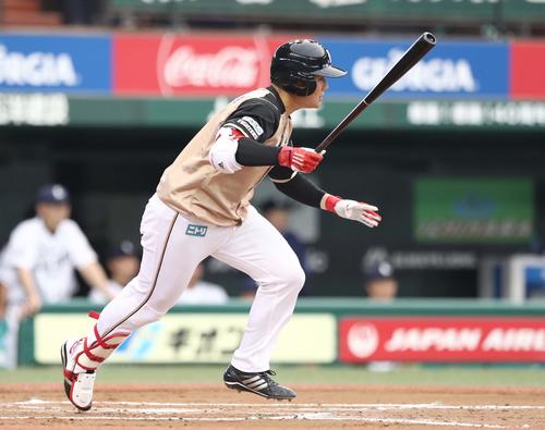 西武対日本ハム　7回表日本ハム2死一、三塁、中前適時打を放つ清宮（撮影・黒川智章）