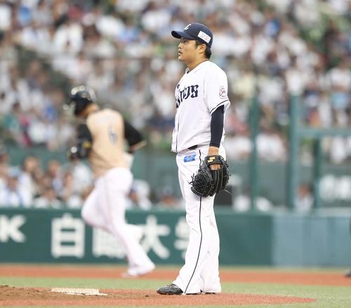 西武対日本ハム　5回表日本ハム2死、中田に中越え本塁打を浴びる松本航（撮影・黒川智章）