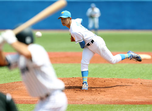 立大対東大　力投する東大・小林大（撮影・大野祥一）