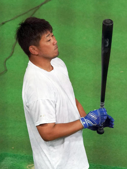 打撃練習を行った松坂大輔（撮影・森本幸一）