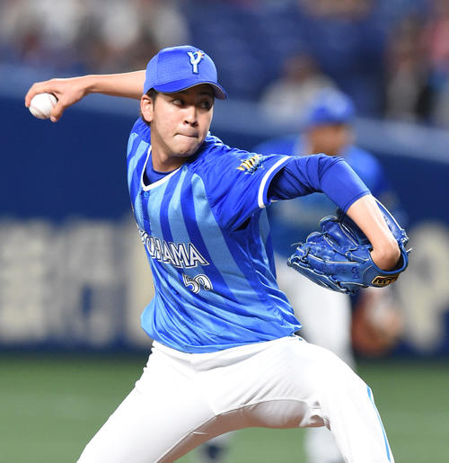 中日対DeNA　1回裏中日1死、登板するDeNA先発の平良拳太郎（撮影・森本幸一）