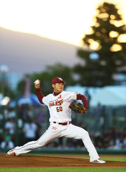 楽天対西武　力投する楽天先発の古川（撮影・足立雅史）