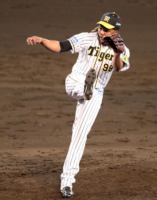 阪神対巨人　9回表に阪神4番手で登板するドリス（撮影・加藤哉）
