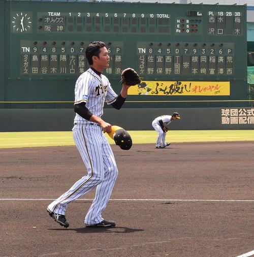 ウエスタン阪神対オリックス　スタメンを背に先発のマウンドに上がる藤浪晋太郎（撮影・上田博志）
