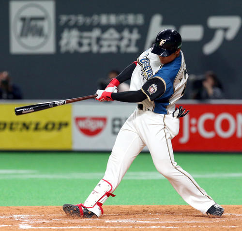 日本ハム対ロッテ　4回裏日本ハム1死一、二塁、清宮は中越え3点本塁打を放つ（撮影・佐藤翔太）