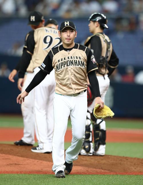 オリックス対日本ハム　8回裏オリックス無死、山足に中前打を浴び降板する加藤（撮影・黒川智章）