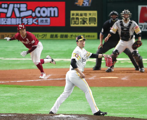 ソフトバンク対楽天　8回表楽天1死一、二塁、千賀は茂木に中前勝ち越し適時打を浴びる（撮影・梅根麻紀）