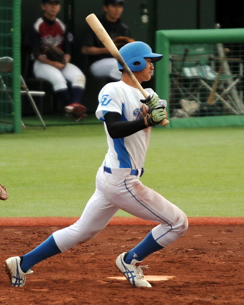 宮城教育大対東北学院大　東北学院大・根本は先制三塁打を含む3安打4打点（撮影・佐々木雄高）