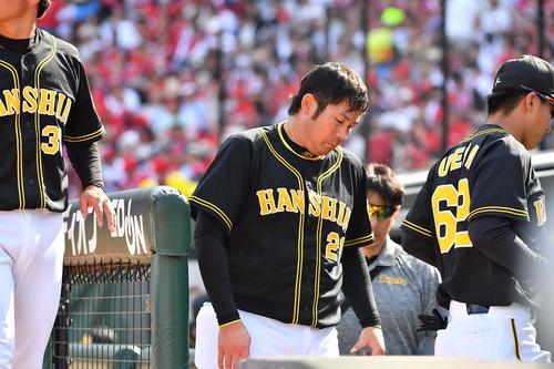 6回途中4失点で降板する岩田（撮影・上田博志）