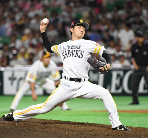 8回から2イニングを無失点に抑えた高橋純平（撮影・今浪浩三）