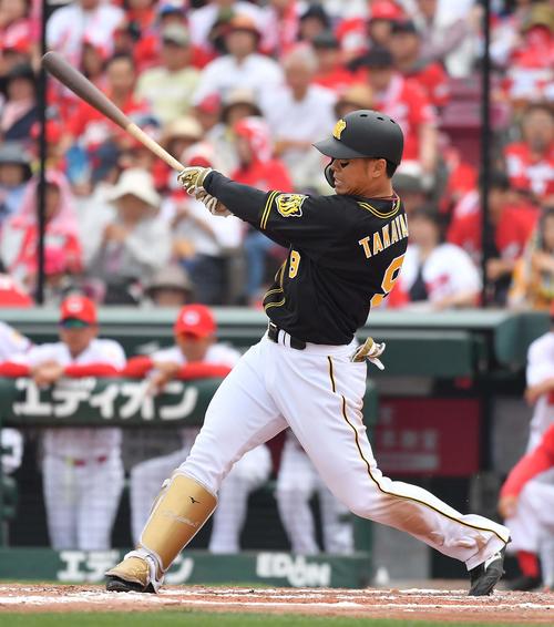 広島対阪神　2回表阪神2死一、三塁、右前に適時打を放つ高山俊（撮影・上田博志）