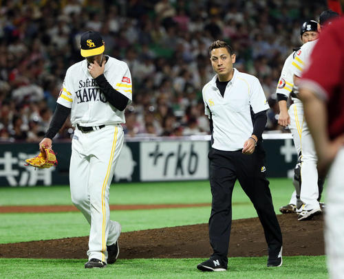 ソフトバンク対楽天　4回途中3失点で降板するスアレス（撮影・栗木一考）