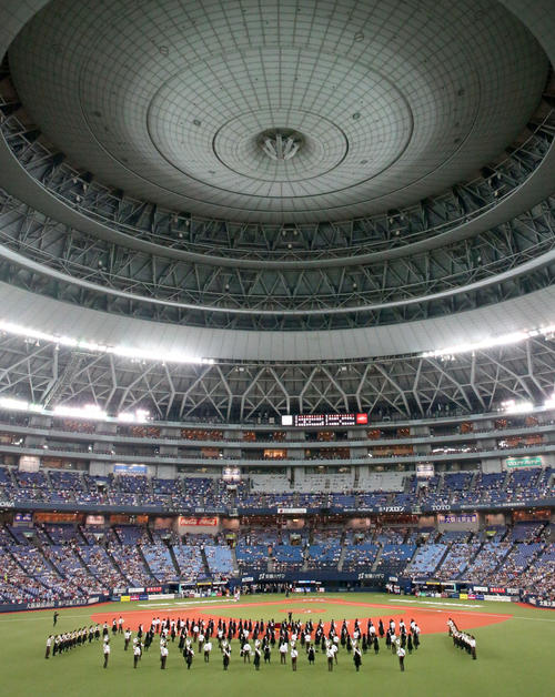 オリックス対日本ハム　試合前、演奏する大阪桐蔭高等学校吹奏楽部（撮影・上山淳一）