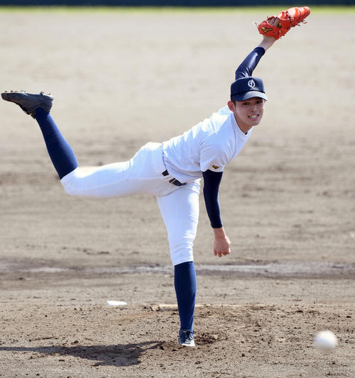 佐久長聖を相手に13三振を奪った大船渡・佐々木（撮影・たえ見朱実）