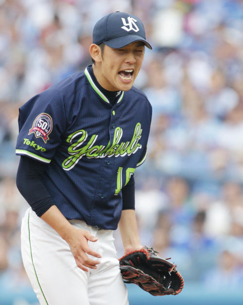 DeNA対ヤクルト　5回裏DeNA2死一塁、戸柱を左飛に仕留め雄たけびを上げる原（撮影・中島郁夫）