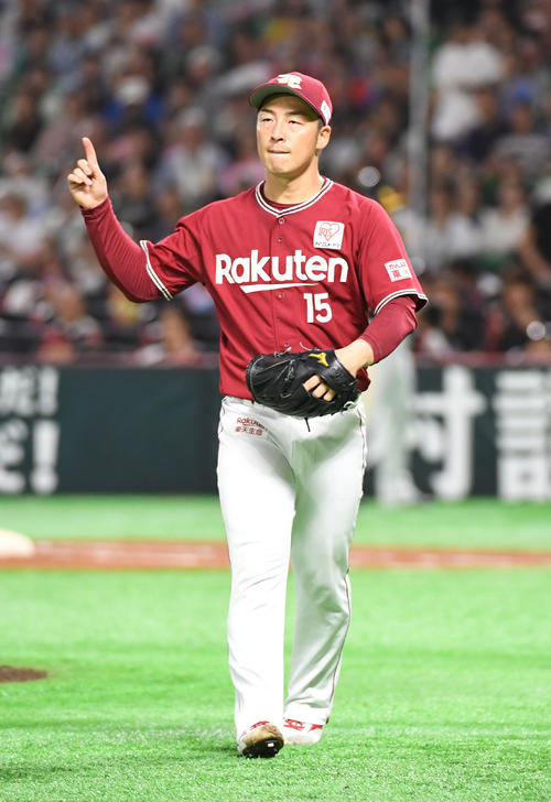 ソフトバンク対楽天　7回途中でマウンドを降りた先発の美馬学は4勝目を挙げる（撮影・今浪浩三）