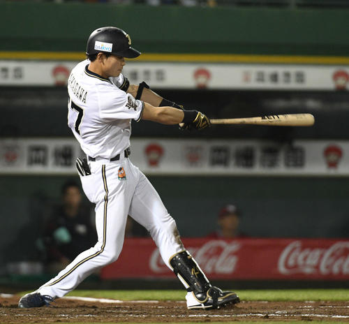 5月10日のオリックス対楽天　5回裏オリックス1死、中川はソロ本塁打を放つ（撮影・渦原淳）