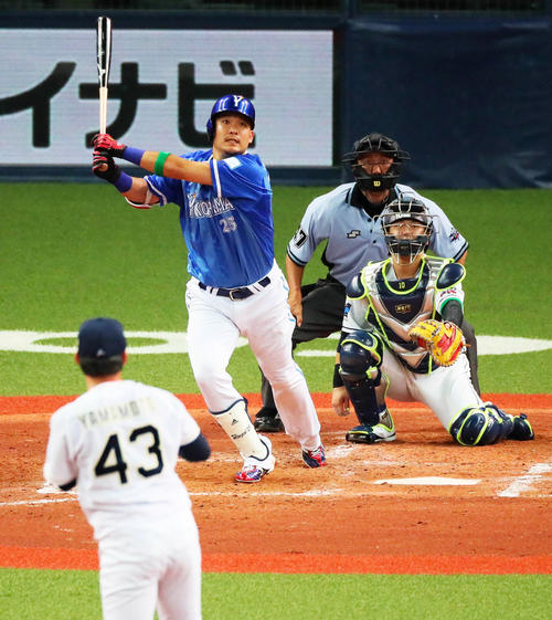 昨年のオールスター第1戦でオリックス山本から左越え2点本塁打を放つDeNA筒香（2018年7月13日撮影）