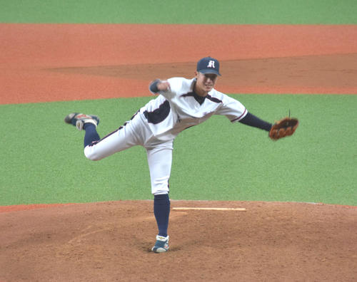 救援登板した、プロ注目右腕の日本製鉄広畑・宮田（撮影・望月千草）