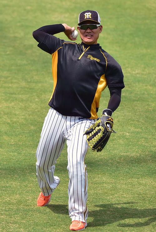 鳴尾浜で練習を行う福留孝介（撮影・清水貴仁）