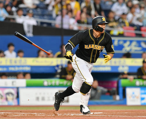 ロッテ対阪神　1回表阪神無死一、二塁、大山は中前適時打を放つ（撮影・滝沢徹郎）