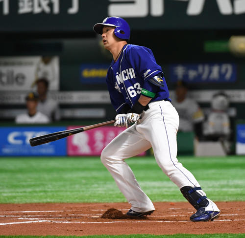 6回表中日1死満塁、堂上直倫は左越えに満塁本塁打を放つ（撮影・今浪浩三）