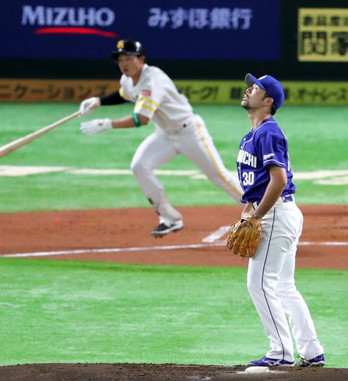 1回裏ソフトバンク無死、釜元に右越え先制本塁打を浴びた阿知羅（撮影・梅根麻紀）