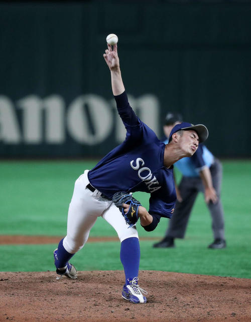東北福祉大対創価大　先発し力投する創価大・望月（撮影・鈴木正人）