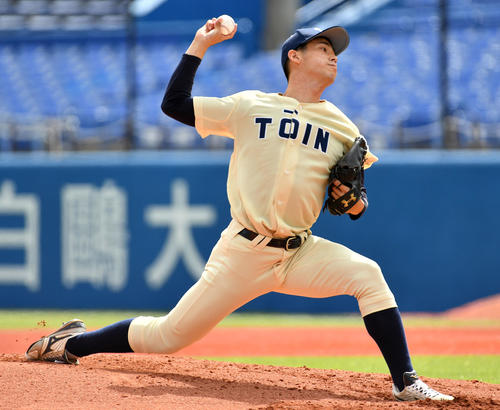 中京学院大対桐蔭横浜大　力投する桐蔭横浜大先発の三浦（撮影・横山健太）