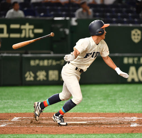上武大対福井工大　3回裏福井工大1死塁二塁、成沢は中越えに適時三塁打を放つ（撮影・柴田隆二）